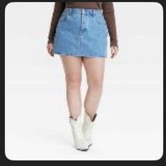 Universal Thread Women’s Light Wash blue denim mini skirt Plus Size 22 - Picture 1 of 6